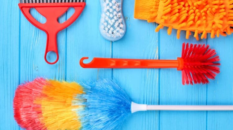  10 ESSENTIAL HOME CLEANING TOOLS